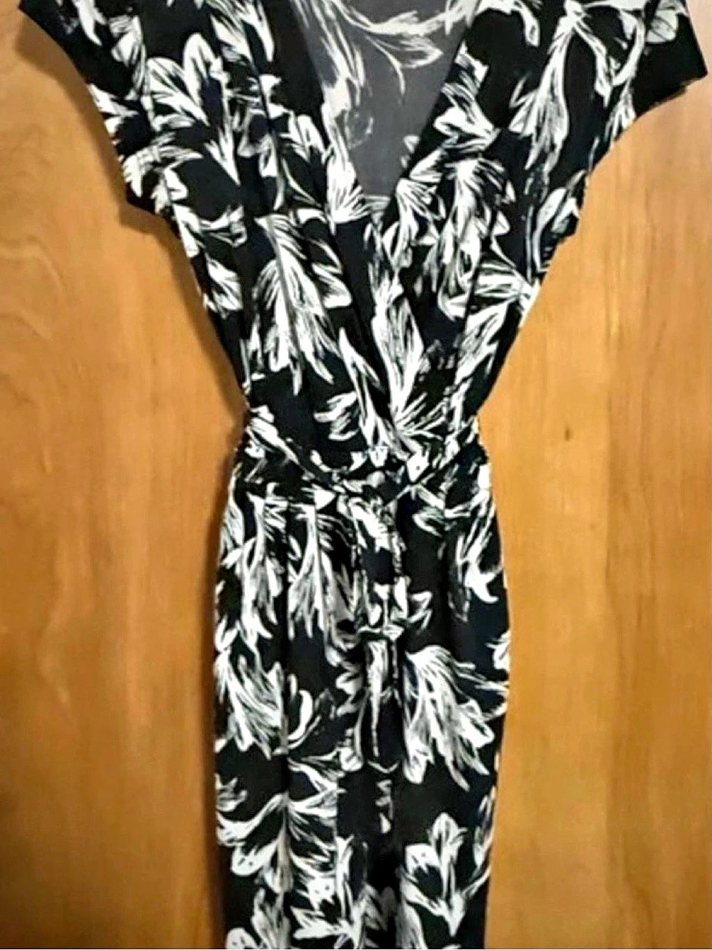 Banana Republic Floral Black-and-White Sleeveless Dress. Size Small